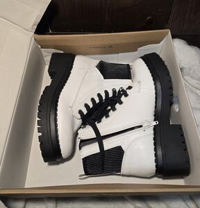 LIKE NEW!! Indigo White Ankle Boots